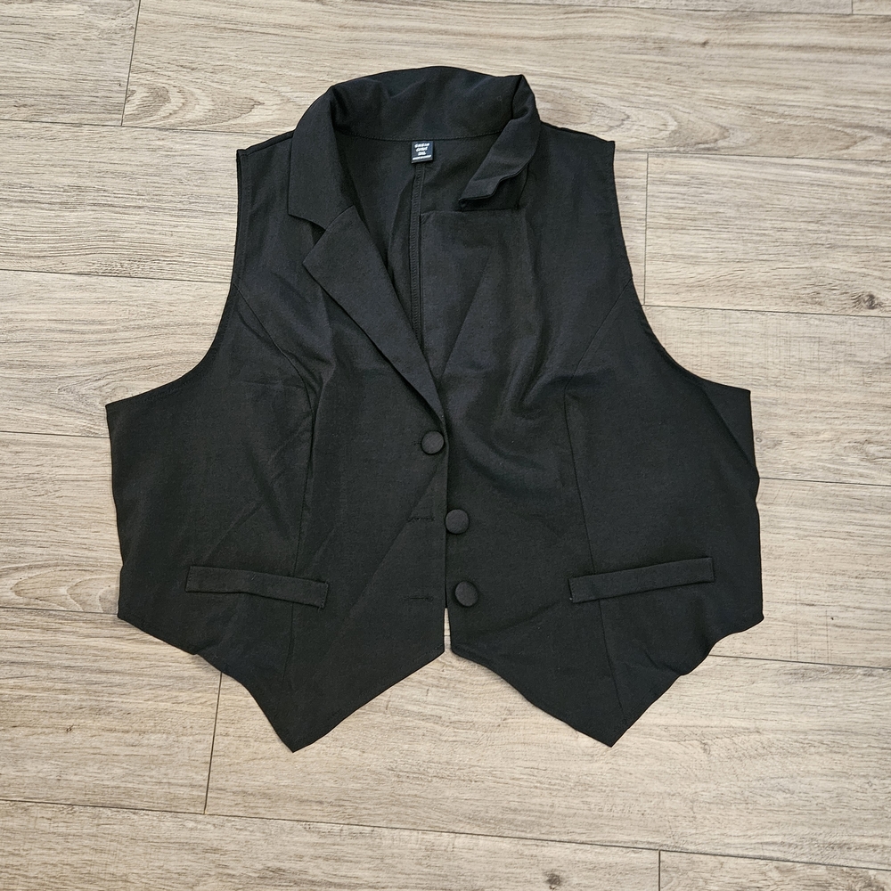 SHEIN‎ Black Vest
